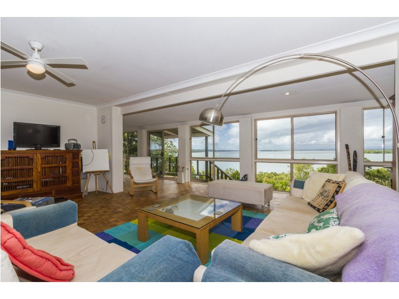 70 Western Road, Macleay Island QLD 4184