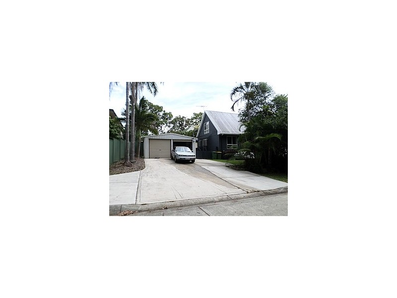 17 KOONWARRA PARADE, Macleay Island QLD 4184