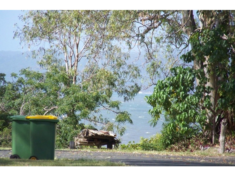 186 LUCAS DR, Lamb Island QLD 4184
