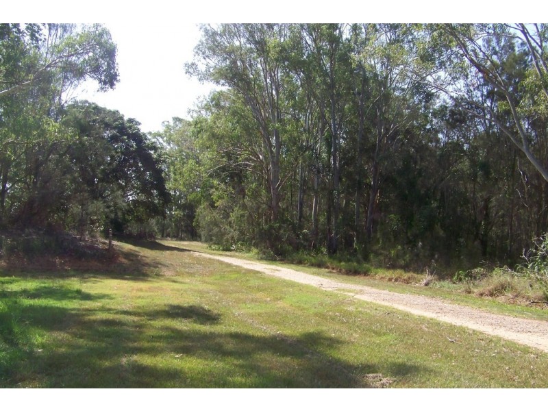 186 LUCAS DR, Lamb Island QLD 4184