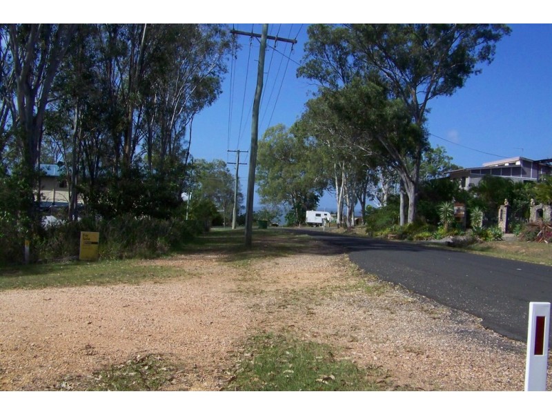 186 LUCAS DR, Lamb Island QLD 4184