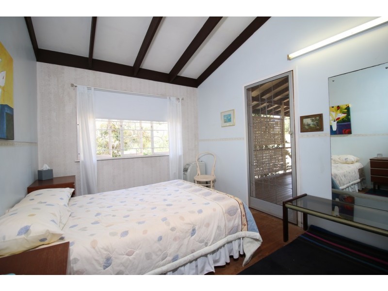21-23 CURLEW STREET, Macleay Island QLD 4184