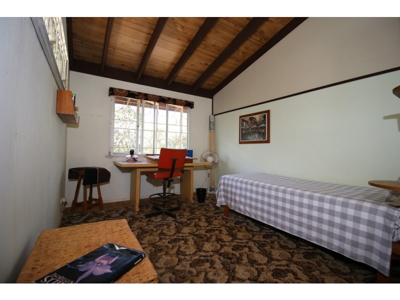 21-23 CURLEW STREET, Macleay Island QLD 4184