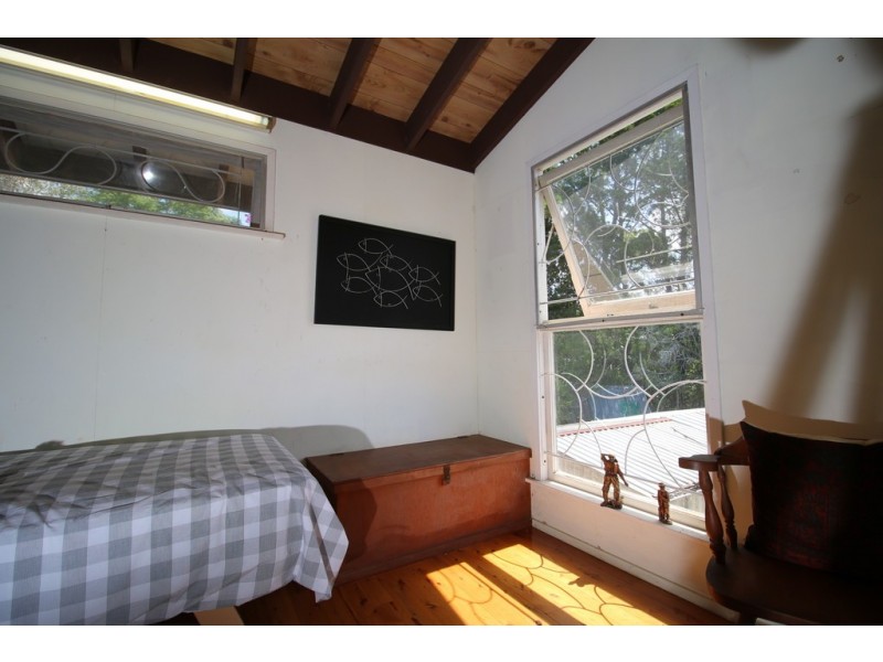 21-23 CURLEW STREET, Macleay Island QLD 4184