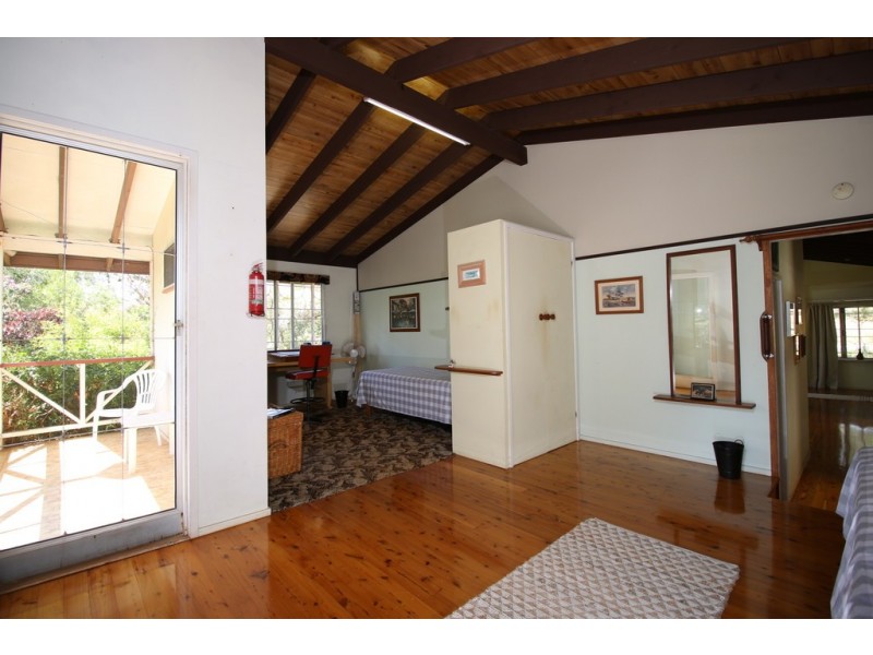 21-23 CURLEW STREET, Macleay Island QLD 4184