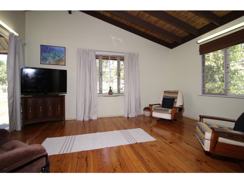 21-23 CURLEW STREET, Macleay Island QLD 4184