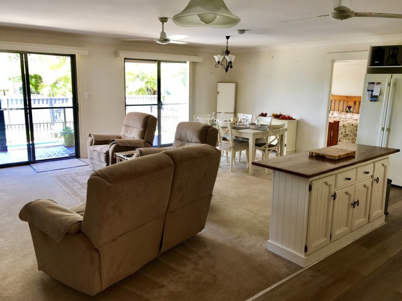 15 Sentosa Terrace, Macleay Island QLD 4184