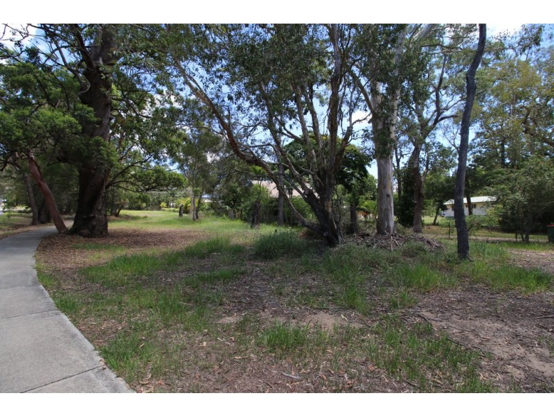 2 WANDA STREET, Macleay Island QLD 4184