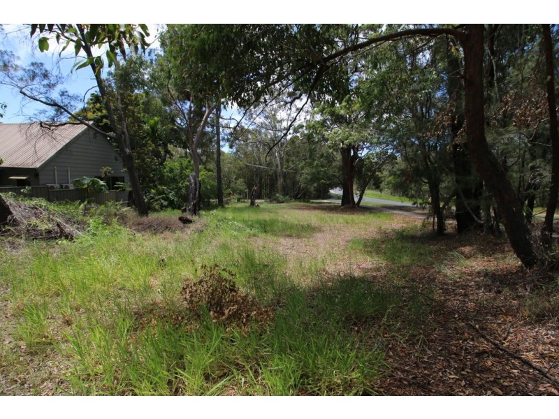 2 WANDA STREET, Macleay Island QLD 4184