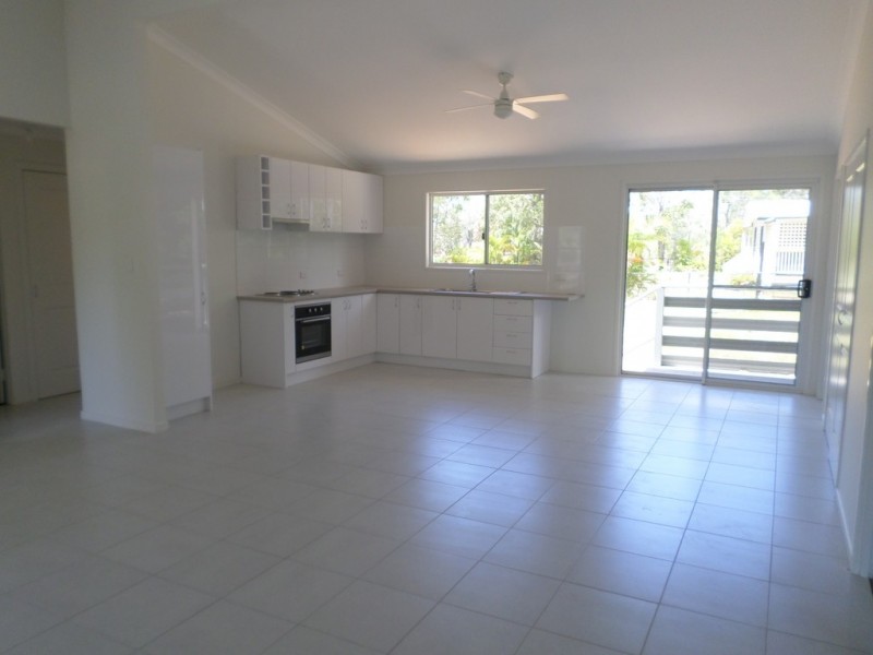 52 COOEE CRESCENT, Macleay Island QLD 4184