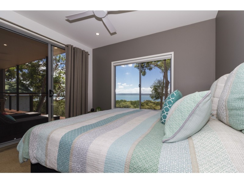 1 ISLAND OUTLOOK, Macleay Island QLD 4184