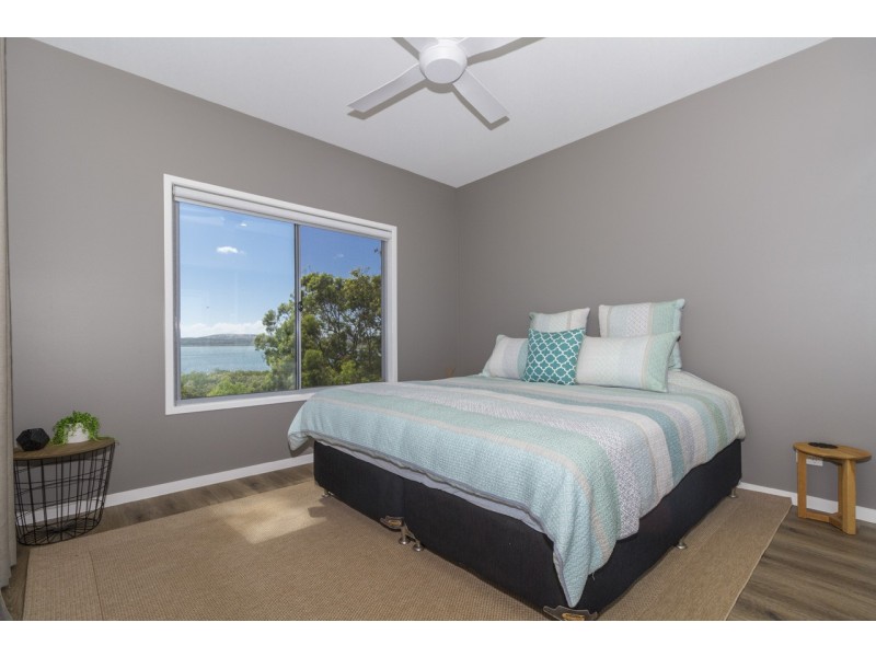 1 ISLAND OUTLOOK, Macleay Island QLD 4184