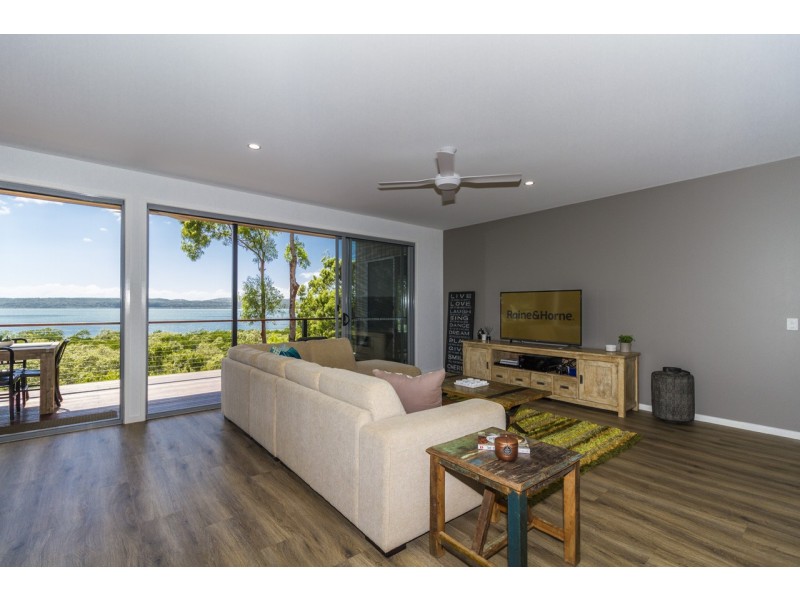 1 ISLAND OUTLOOK, Macleay Island QLD 4184