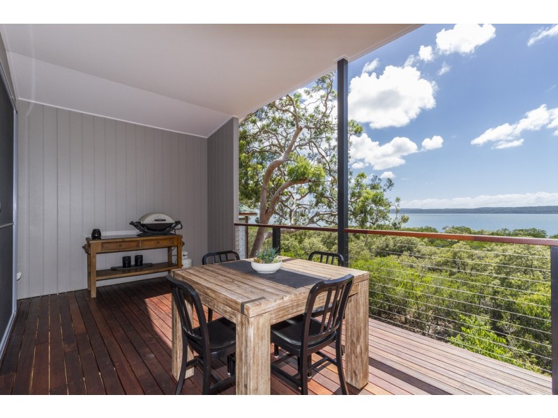 1 ISLAND OUTLOOK, Macleay Island QLD 4184