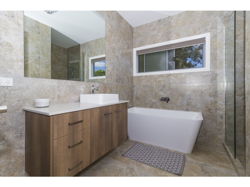 1 ISLAND OUTLOOK, Macleay Island QLD 4184