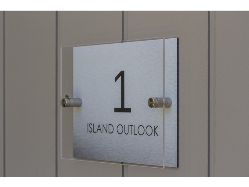 1 ISLAND OUTLOOK, Macleay Island QLD 4184