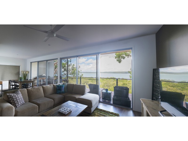 1 ISLAND OUTLOOK, Macleay Island QLD 4184