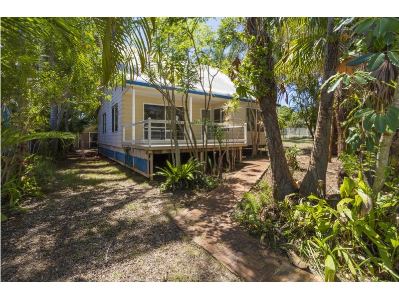 7 Michael Ave, Lamb Island QLD 4184
