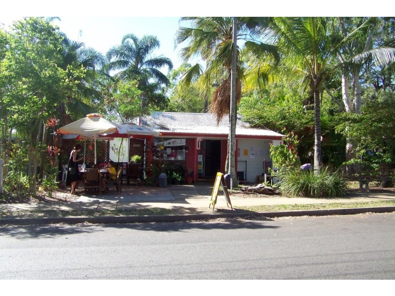 6-8 LUCAS DR, Lamb Island QLD 4184