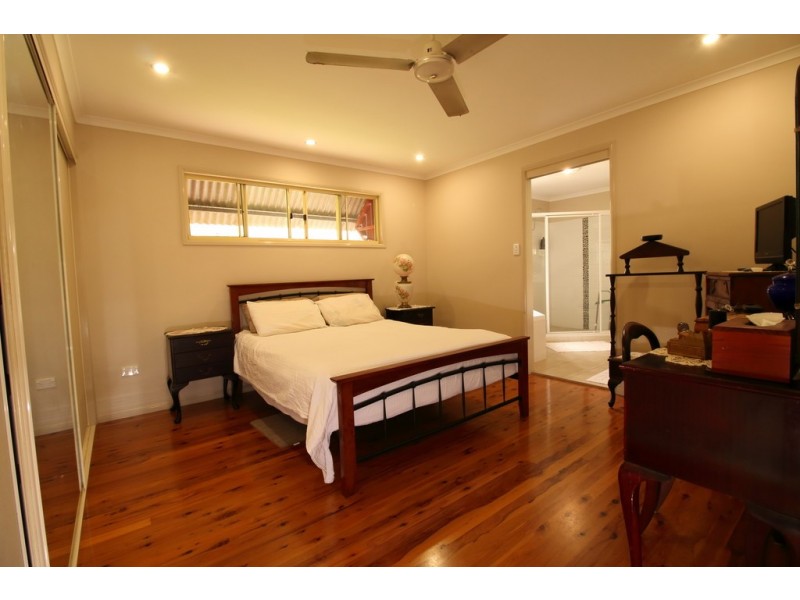 6 KOOBERRY STREET, Macleay Island QLD 4184