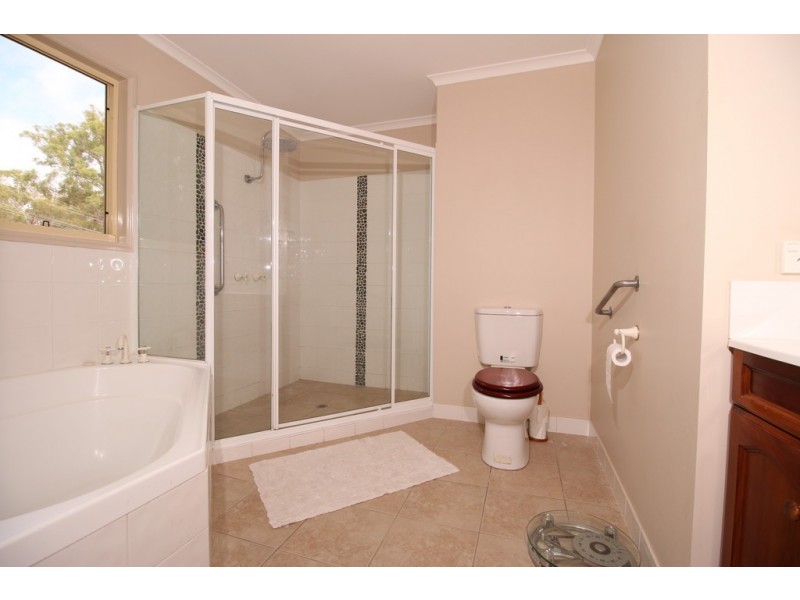 6 KOOBERRY STREET, Macleay Island QLD 4184