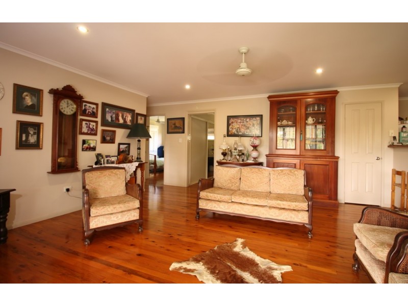 6 KOOBERRY STREET, Macleay Island QLD 4184