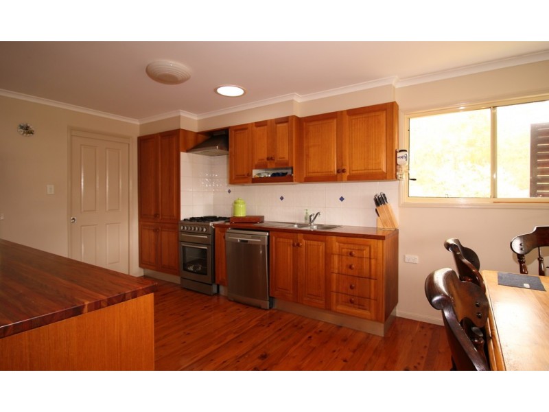 6 KOOBERRY STREET, Macleay Island QLD 4184