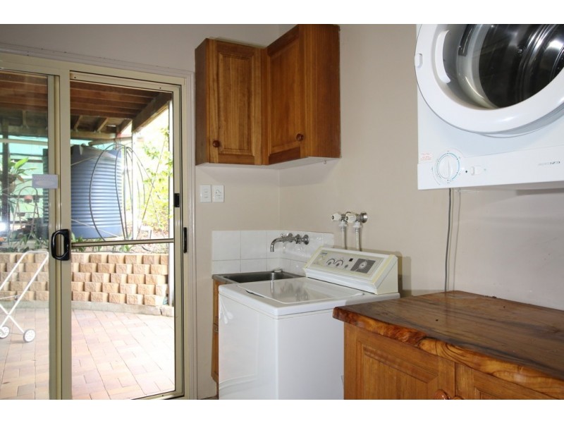6 KOOBERRY STREET, Macleay Island QLD 4184