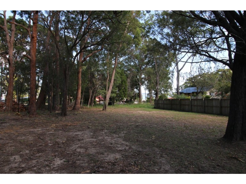 23 President Terrace, Macleay Island QLD 4184