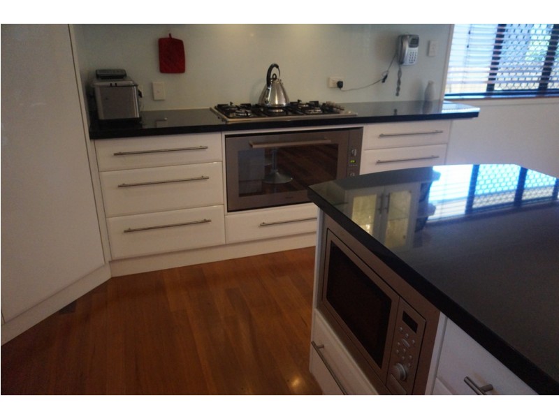 30 LONICERA STREET, Macleay Island QLD 4184