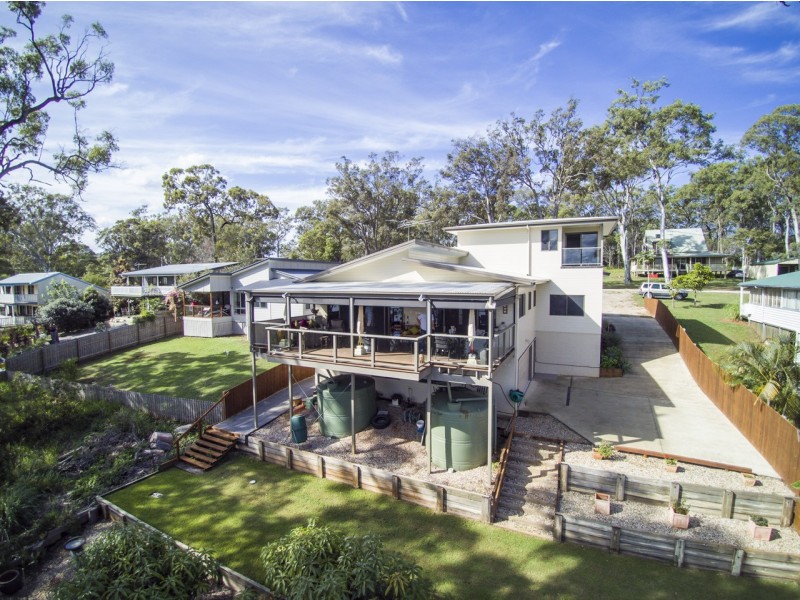 21 CLIFF TERRACE, Macleay Island QLD 4184