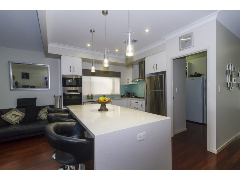 21 CLIFF TERRACE, Macleay Island QLD 4184