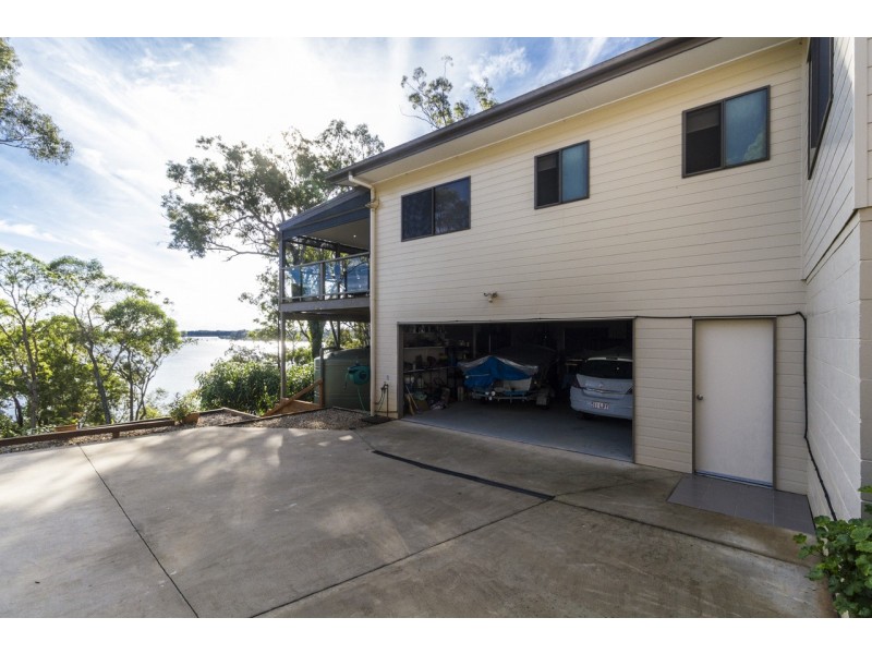 21 CLIFF TERRACE, Macleay Island QLD 4184