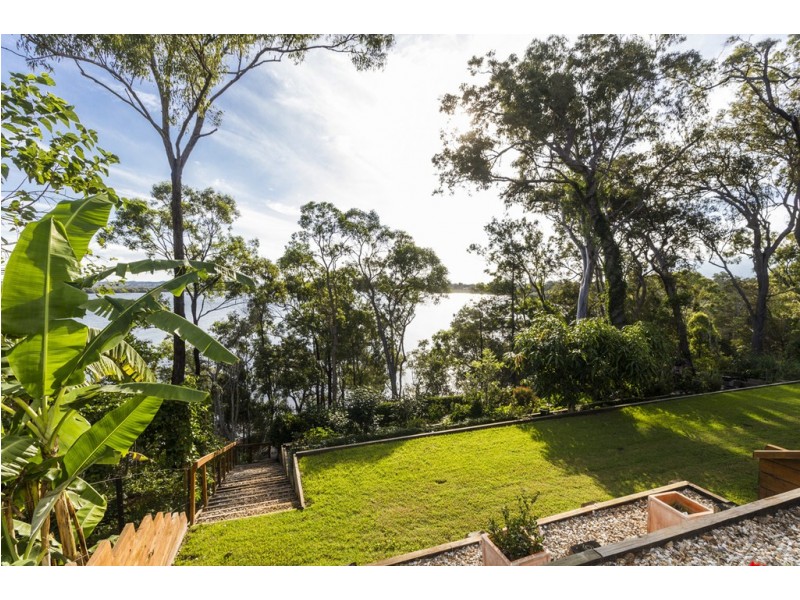 21 CLIFF TERRACE, Macleay Island QLD 4184