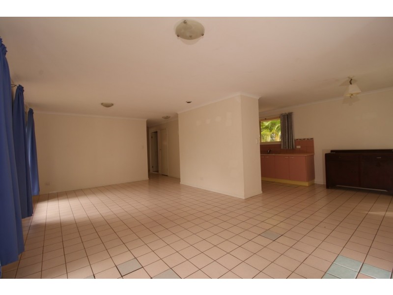 38 BLUE BAY CRESCENT, Macleay Island QLD 4184
