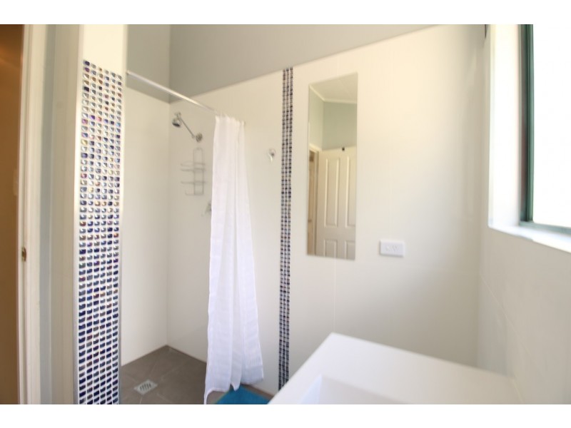 25 EASTERN ROAD, Macleay Island QLD 4184
