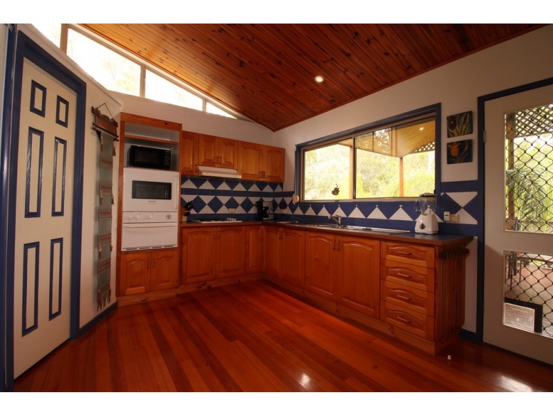 8 KALARA STREET, Macleay Island QLD 4184
