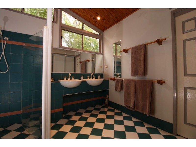 8 KALARA STREET, Macleay Island QLD 4184
