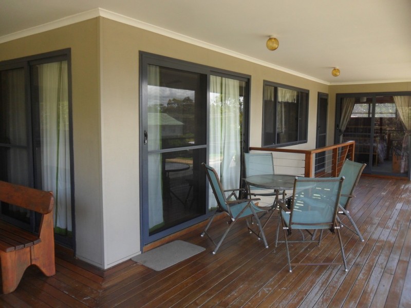 19 OOMOOL STREET, Macleay Island QLD 4184