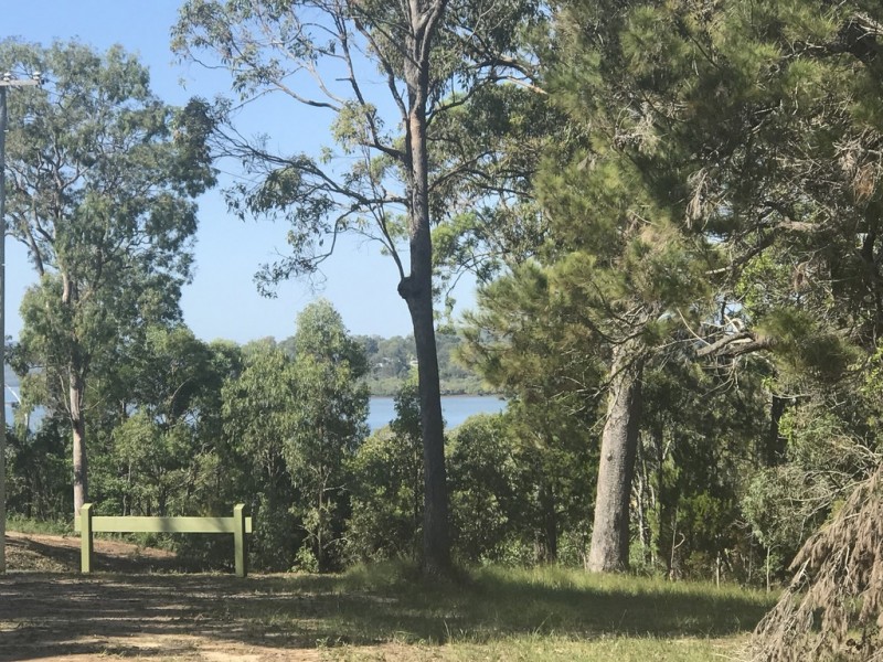 6 CALM WATERS CRESCENT, Macleay Island QLD 4184