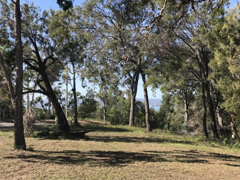 6 CALM WATERS CRESCENT, Macleay Island QLD 4184
