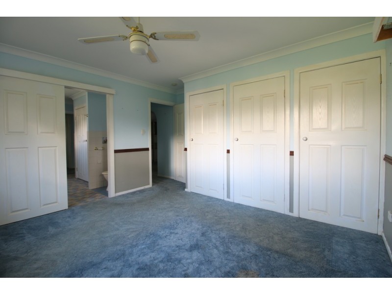 10 CURLEW STREET, Macleay Island QLD 4184