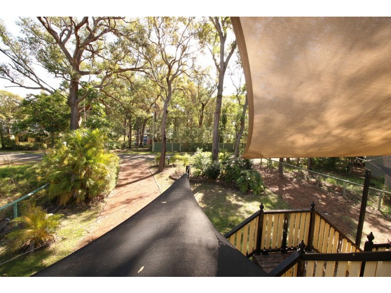 10 CURLEW STREET, Macleay Island QLD 4184