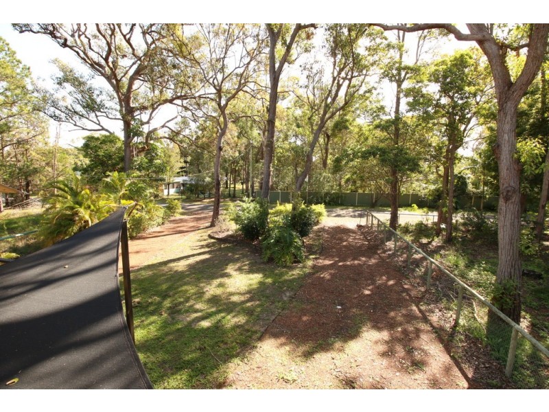 10 CURLEW STREET, Macleay Island QLD 4184