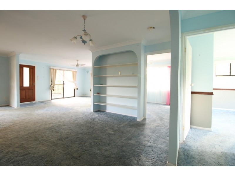 10 CURLEW STREET, Macleay Island QLD 4184