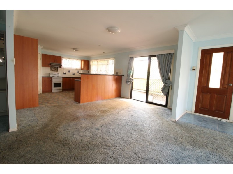 10 CURLEW STREET, Macleay Island QLD 4184