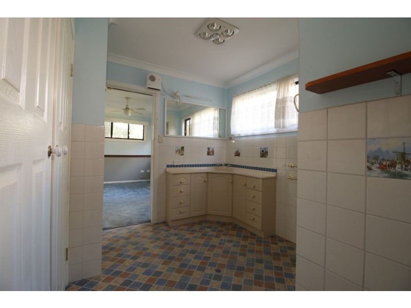 10 CURLEW STREET, Macleay Island QLD 4184