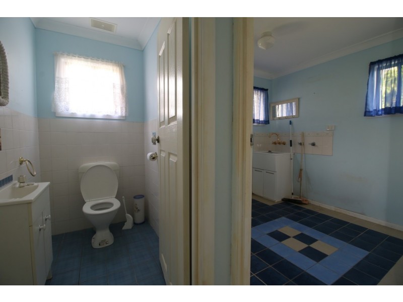10 CURLEW STREET, Macleay Island QLD 4184