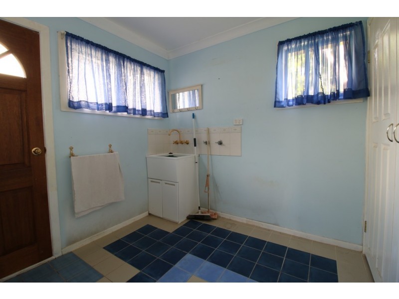 10 CURLEW STREET, Macleay Island QLD 4184