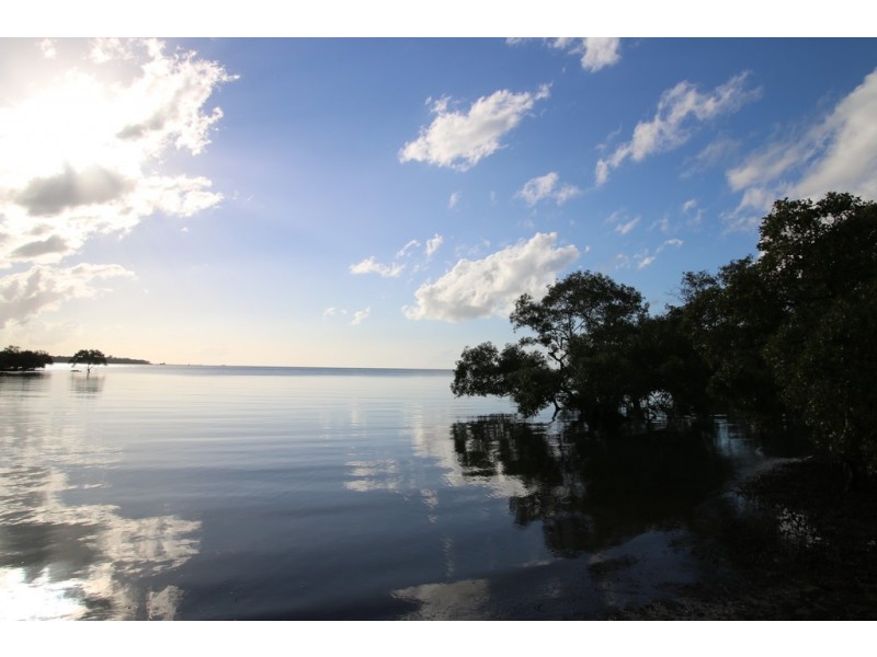 77 COONDOOROOPA DRIVE, Macleay Island QLD 4184